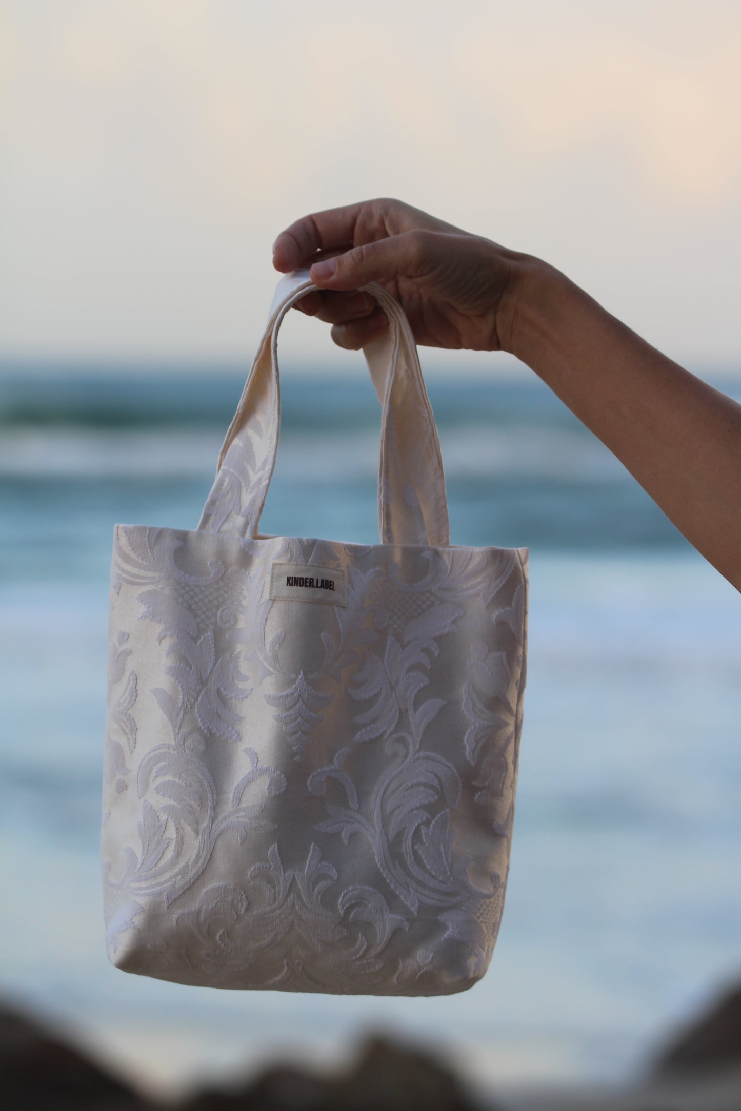 The Burleigh bag - white damask